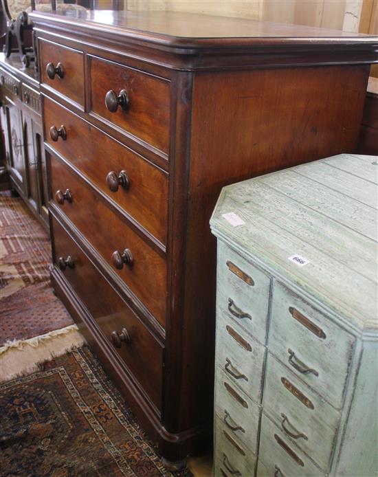 Mahogany chest of drawers